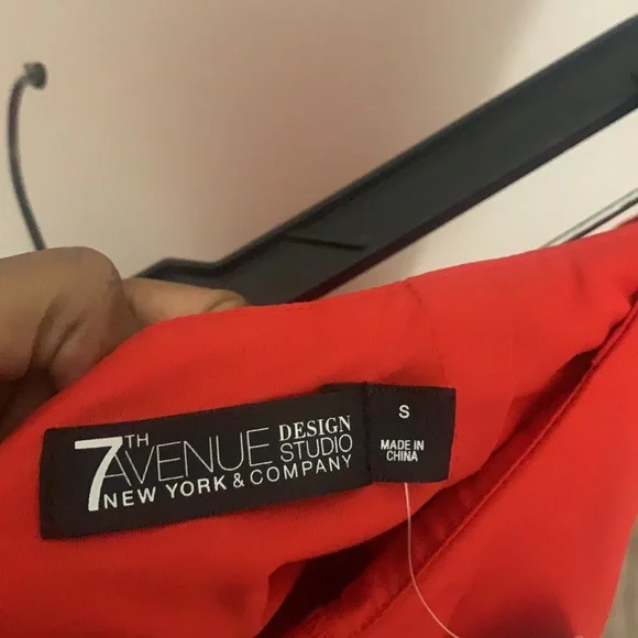 Red Statement Skirt – Elegant, Bold, Night-Out Ready - Picture 4 of 5